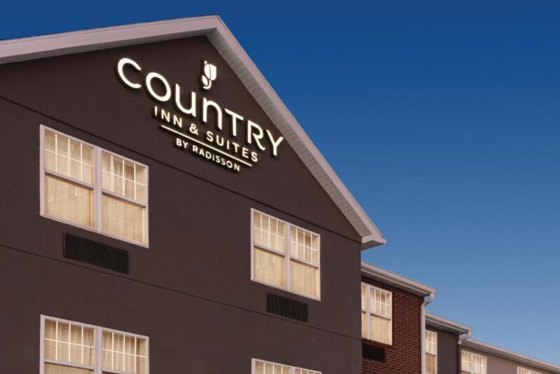 Country Inn & Suites by Radisson, Dubuque, IA