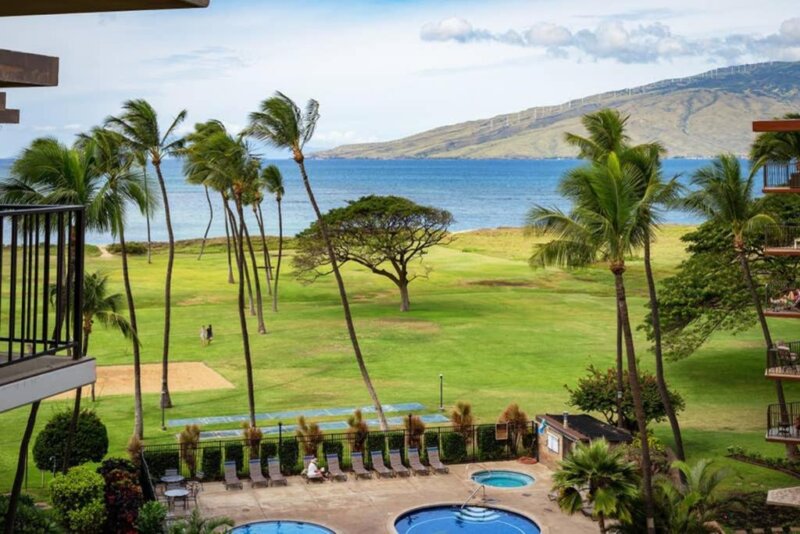 Oceanfront penthouse with amazing views at Kauhale Makai
