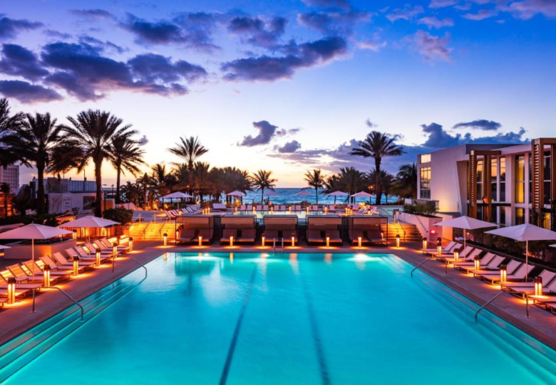 Overview of the Pool in the Eden Roc Miami Beach