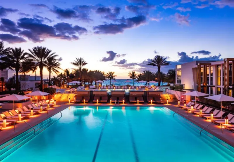 Overview of the Pool in the Eden Roc Miami Beach