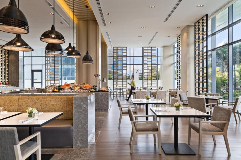 Courtyard by Marriott’s dining area