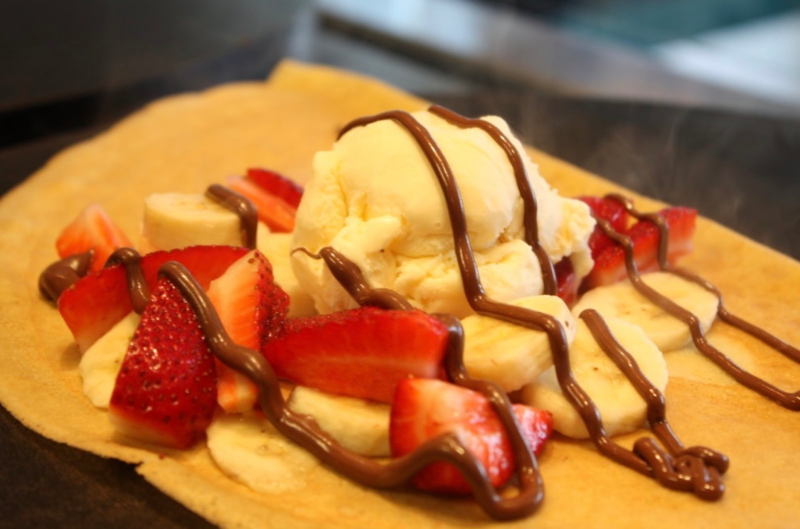 Crepe with Nutella and Fruits
