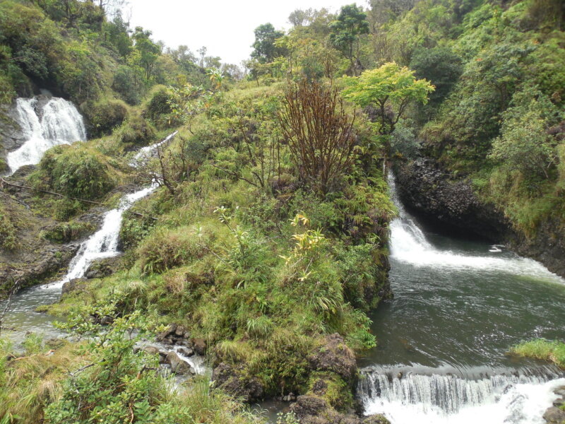 Makapipi Falls